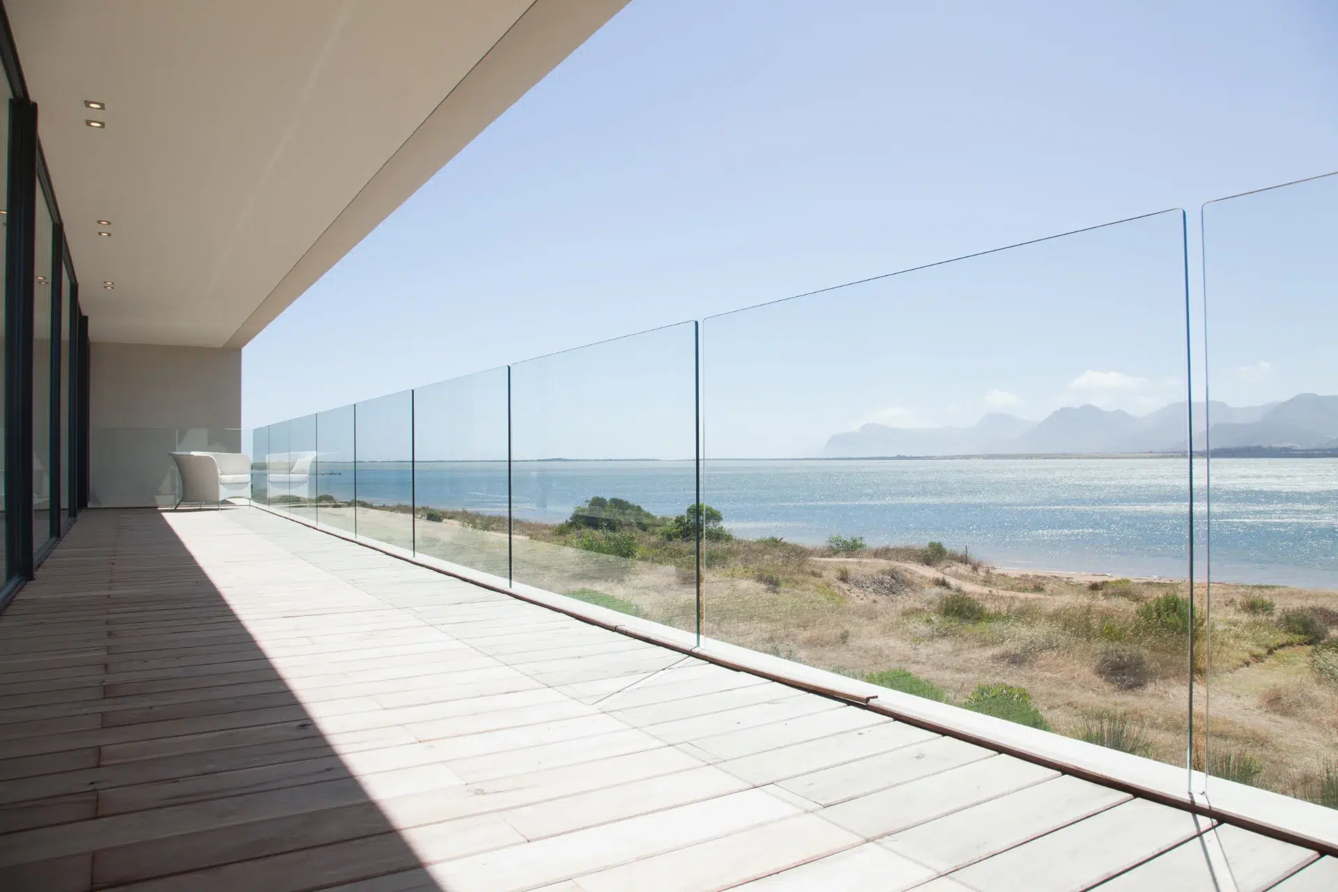 VLX 120 Glass Railing System in Torrance, CA | Hale Windows Torrance - detail 1